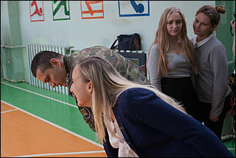 24 ноябрь 2016 г., Барнаул   Спецназ УФСИН провел мастер-класс по самообороне в барнаульском лицее