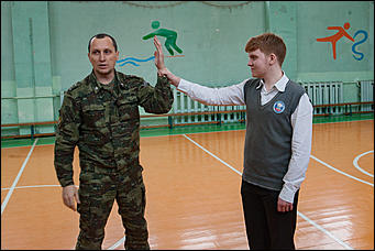 24 ноябрь 2016 г., Барнаул   Спецназ УФСИН провел мастер-класс по самообороне в барнаульском лицее