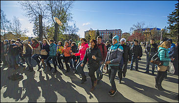 Барнаул   Акция  DFM «ЗаряDка со звездой»