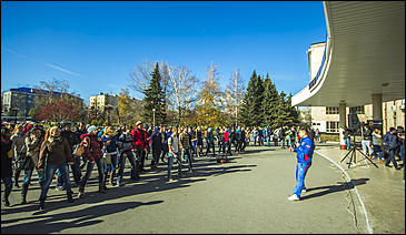 Барнаул   Акция  DFM «ЗаряDка со звездой»