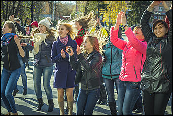Барнаул   Акция  DFM «ЗаряDка со звездой»