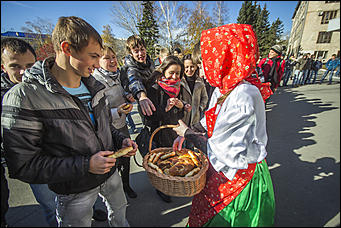 Барнаул   Акция  DFM «ЗаряDка со звездой»