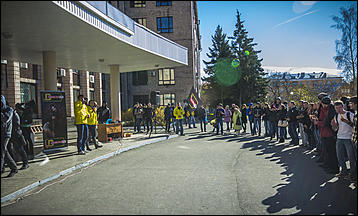 Барнаул   Акция  DFM «ЗаряDка со звездой»