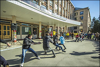 Барнаул   Акция  DFM «ЗаряDка со звездой»