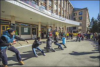 Барнаул   Акция  DFM «ЗаряDка со звездой»