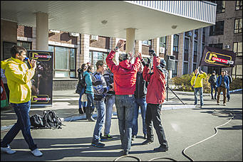 Барнаул   Акция  DFM «ЗаряDка со звездой»