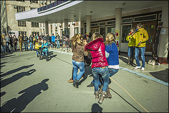 Барнаул   Акция  DFM «ЗаряDка со звездой»