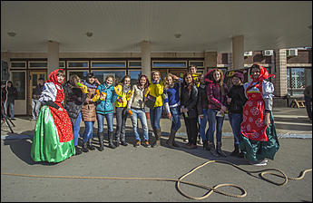 Барнаул   Акция  DFM «ЗаряDка со звездой»