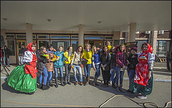 Барнаул   Акция  DFM «ЗаряDка со звездой»