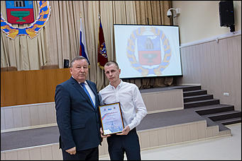 17 февраль 2016 г., Барнаул  © Амител Вячеслав Мельников   Губернатор вручил денежные награды лучшим тренерам и спортсменам края