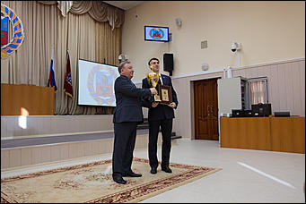 17 февраль 2016 г., Барнаул  © Амител Вячеслав Мельников   Губернатор вручил денежные награды лучшим тренерам и спортсменам края