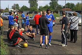 23 августа 2009 г., Барнаул   Открытие детского спортивно-игрового комплекса в Октябрьском районе Барнаула