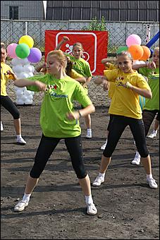 23 августа 2009 г., Барнаул   Открытие детского спортивно-игрового комплекса в Октябрьском районе Барнаула