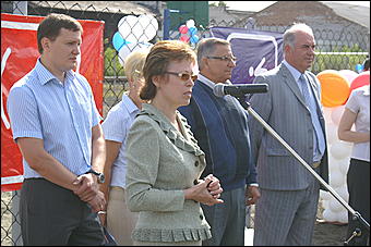 23 августа 2009 г., Барнаул   Открытие детского спортивно-игрового комплекса в Октябрьском районе Барнаула