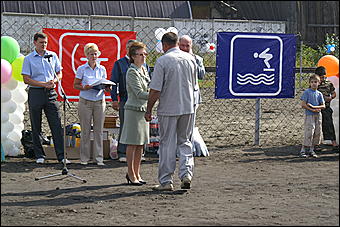 23 августа 2009 г., Барнаул   Открытие детского спортивно-игрового комплекса в Октябрьском районе Барнаула