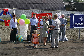 23 августа 2009 г., Барнаул   Открытие детского спортивно-игрового комплекса в Октябрьском районе Барнаула