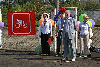 23 августа 2009 г., Барнаул   Открытие детского спортивно-игрового комплекса в Октябрьском районе Барнаула