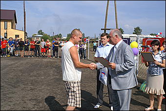 23 августа 2009 г., Барнаул   Открытие детского спортивно-игрового комплекса в Октябрьском районе Барнаула