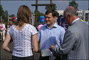 23 августа 2009 г., Барнаул   Открытие детского спортивно-игрового комплекса в Октябрьском районе Барнаула