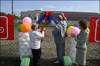 23 августа 2009 г., Барнаул   Открытие детского спортивно-игрового комплекса в Октябрьском районе Барнаула