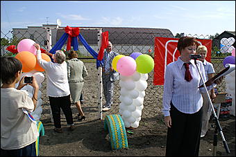 23 августа 2009 г., Барнаул   Открытие детского спортивно-игрового комплекса в Октябрьском районе Барнаула