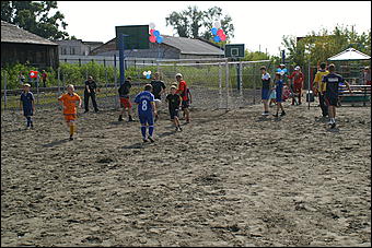 23 августа 2009 г., Барнаул   Открытие детского спортивно-игрового комплекса в Октябрьском районе Барнаула