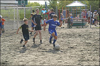 23 августа 2009 г., Барнаул   Открытие детского спортивно-игрового комплекса в Октябрьском районе Барнаула