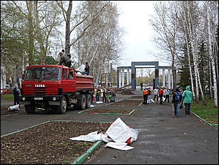 23 апреля 2011 г., Барнаул   Общегородской субботник в Барнауле