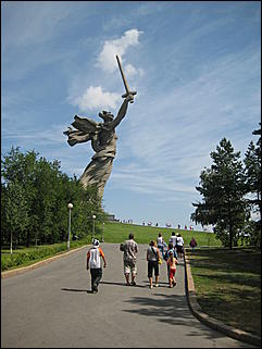 2 февраля 2010 г., Барнаул   Памятник-ансамбль «Героям Сталинградской битвы» на Мамаевом кургане в Волгограде
