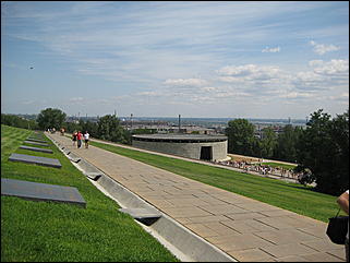 2 февраля 2010 г., Барнаул   Памятник-ансамбль «Героям Сталинградской битвы» на Мамаевом кургане в Волгограде