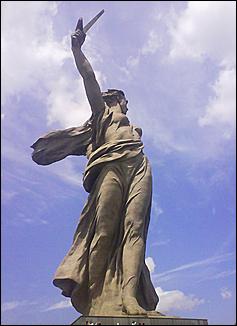 2 февраля 2010 г., Барнаул   Памятник-ансамбль «Героям Сталинградской битвы» на Мамаевом кургане в Волгограде