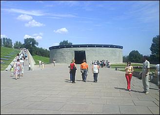 2 февраля 2010 г., Барнаул   Памятник-ансамбль «Героям Сталинградской битвы» на Мамаевом кургане в Волгограде