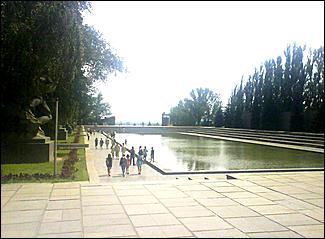 2 февраля 2010 г., Барнаул   Памятник-ансамбль «Героям Сталинградской битвы» на Мамаевом кургане в Волгограде