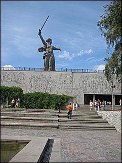 2 февраля 2010 г., Барнаул   Памятник-ансамбль «Героям Сталинградской битвы» на Мамаевом кургане в Волгограде