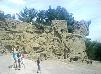 2 февраля 2010 г., Барнаул   Памятник-ансамбль «Героям Сталинградской битвы» на Мамаевом кургане в Волгограде