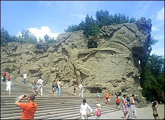 2 февраля 2010 г., Барнаул   Памятник-ансамбль «Героям Сталинградской битвы» на Мамаевом кургане в Волгограде