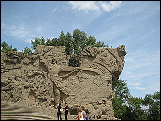 2 февраля 2010 г., Барнаул   Памятник-ансамбль «Героям Сталинградской битвы» на Мамаевом кургане в Волгограде