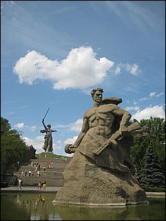 2 февраля 2010 г., Барнаул   Памятник-ансамбль «Героям Сталинградской битвы» на Мамаевом кургане в Волгограде