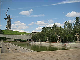 2 февраля 2010 г., Барнаул   Памятник-ансамбль «Героям Сталинградской битвы» на Мамаевом кургане в Волгограде