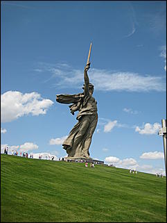 2 февраля 2010 г., Барнаул   Памятник-ансамбль «Героям Сталинградской битвы» на Мамаевом кургане в Волгограде