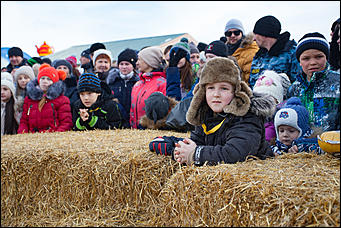 27 февраль 2017 г., Барнаул © Амител Вячеслав Мельников   Главная народная забава на празднике Масленицы 