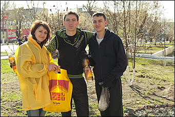 21 апреля 2012 г., Барнаул   Субботник с "Радио Шансон Барнаул" (101,9 FM)