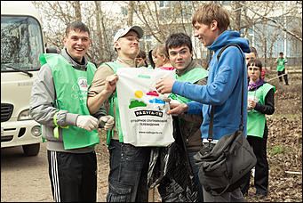 21 апреля 2012 г., Барнаул   Субботник с "Радио Шансон Барнаул" (101,9 FM)