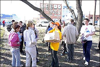 Фоторепортаж   «Чисто по-нашему»! (субботник по «Радио Шансон Барнаул»)