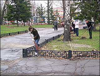 25 апреля 2009 г., Барнаул   общегородской субботник, фото FM-Продакшн и ИА "Амител"