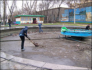 25 апреля 2009 г., Барнаул   общегородской субботник, фото FM-Продакшн и ИА "Амител"