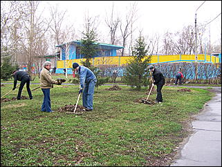 25 апреля 2009 г., Барнаул   общегородской субботник, фото FM-Продакшн и ИА "Амител"