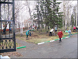 25 апреля 2009 г., Барнаул   общегородской субботник, фото FM-Продакшн и ИА "Амител"