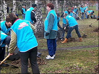 25 апреля 2009 г., Барнаул   общегородской субботник, фото FM-Продакшн и ИА "Амител"