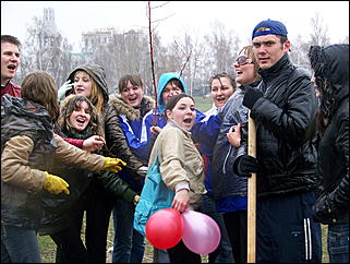 25 апреля 2009 г., Барнаул   общегородской субботник, фото FM-Продакшн и ИА "Амител"